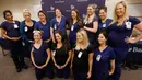 Sebagian dari 16 suster di bagian gawat darurat yang sedang hamil pada periode yang relatif bersamaan berfoto setelah menghadiri konferensi pers di sebuah rumah sakit di Mesa, Arizona, 17 Agustus 2018.. (AP/Ross D. Franklin)