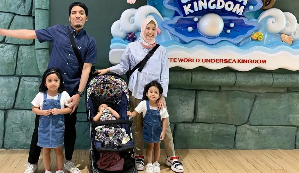 Ketika memiliki waktu senggang bersama, mereka kerap mengajak buah hatinya Megumi, Mishka, dan Miguel menghabiskan waktu bersama. Keduanya kerap mengajak ketiga buah hatinya pergi bermain ke pusat perbelanjaan atau bahkan ke luar negeri untuk liburan. (Liputan6.com/IG/@natasharizkynew)