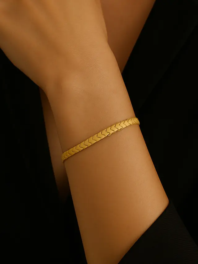 Pilihan Gelang Emas Lipan Kecil Tren Terbaru 2025