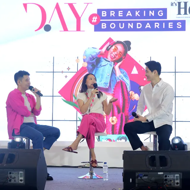 Jenny Jusuf dan Bung Korea dalam talkshow Korean Man As Your Ideal Type: Delulu or Solulu? di Fimela Day. (Foto: Adrian Putra/Fimela)