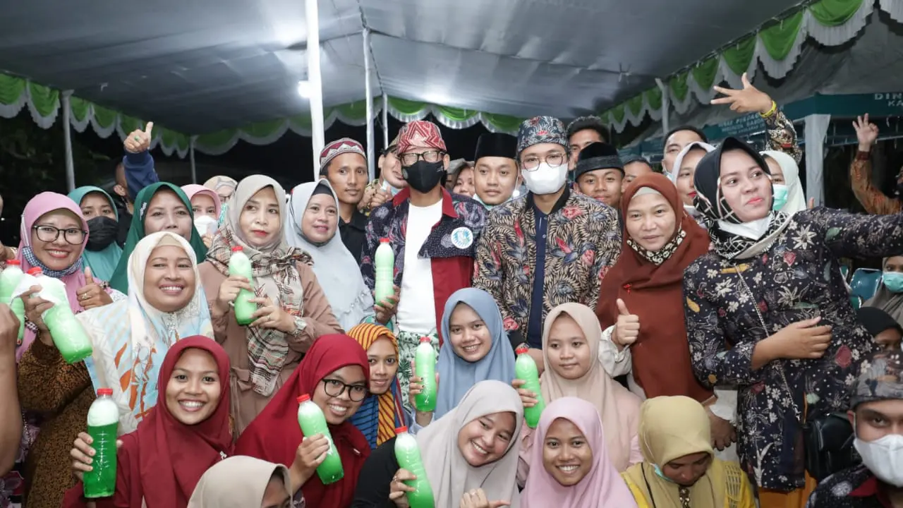 Menteri Pariwisata Dan Ekonomi Kreatif (Menparekraf) Sandiaga Uno bersama Yayasan Indonesia Setara dan Relawan Sahabat Sandi Uno memberikan Pelatihan Pemberdayaan UMKM
