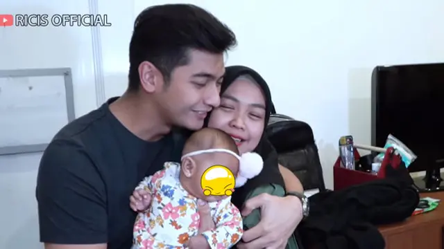 6 Potret Ulang Tahun Teuku Ryan, Dirayakan Dinner Romantis Pemandangan Langit