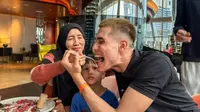 Diwarnai Kejutan dan Pesan Menyentuh Hati, Intip 5 Potret Perayaan Ulang Tahun Mama Aisar Khaled