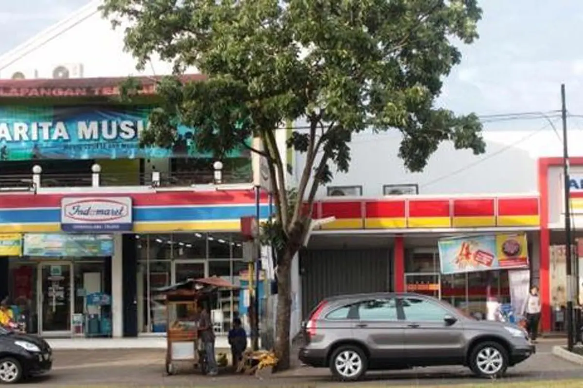 Saingan Kocak antara Dua Minimarket Terkenal di Twitter