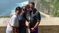 5 Potret Gracia Indri Diduga Hamil Anak Kedua, Pamer Baby Bump Liburan di Bali