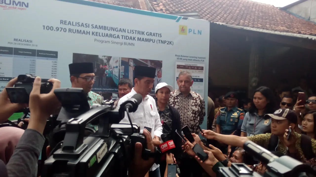 Presiden Jokowi saat memberikan keterangan pers nya kepada wartawan di Garut kemarin