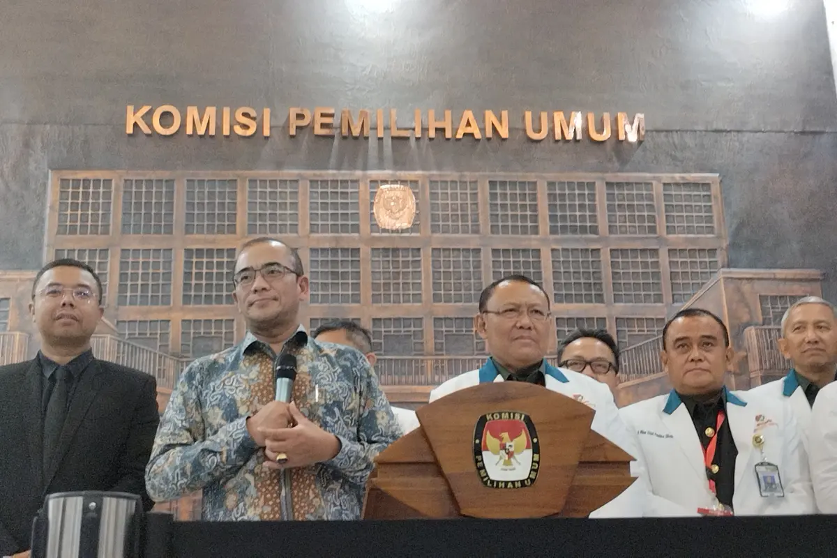 KPU serah terima hasil pemeriksaan kesehatan ketiga bakal pasangan calon presiden dan wakil presiden untuk pemilihan umum (Pemilu) 2024 dari RSPAD Gatot Soebroto kepada KPU di Gedung KPU RI.