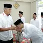 Gubernur Jawa Tengah (Jateng) Ganjar Pranowo mengunjungi Basecamp Kafilah dari Jateng untuk kompetisi Musabaqoh Tilawatil Qur'an (MTQ) Nasional 2022 di Balai Besar Pendidikan dan Pelatihan Kesejahteraan Sosial (BBPPKS) Banjarmasin