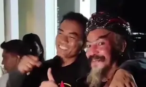 Master Limbad menyambangi Botok dan Teguh, usai manggung di Alun alun Pati. (Liputan6.com/ Arief Pramono)