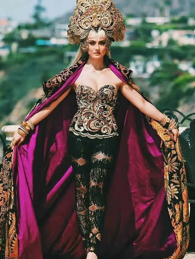 6 Potret Agnez Mo Jadi Karakter Novel Grafis dengan Kostum Motif Batik, Tuai Pujian