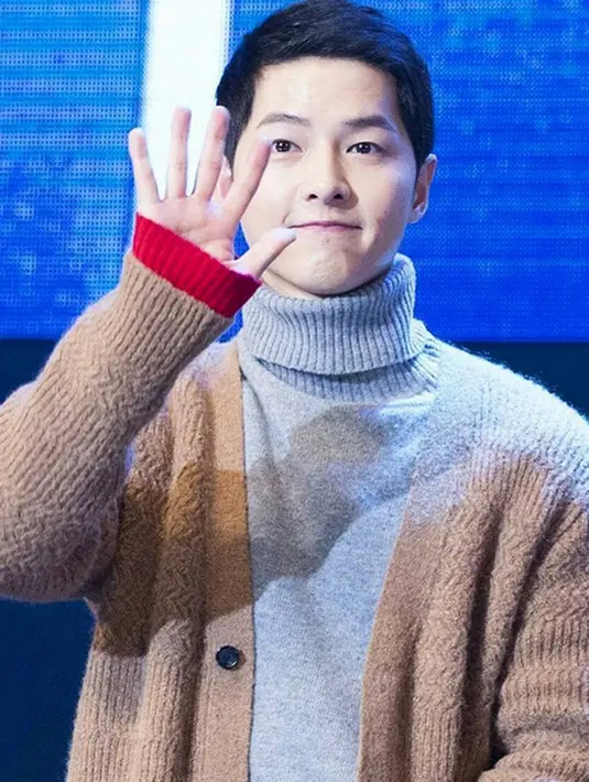 Hal unik lainnya datang dari Song Hye Kyo yang kabarnya hanya dua kali berpacaran, dan salah satunya adalah Rain. Song Joong Ki pun juga pernah ditolak Song Hye Kyo saat mengajaknya kencan. (Instagram/Songjoongkionly)