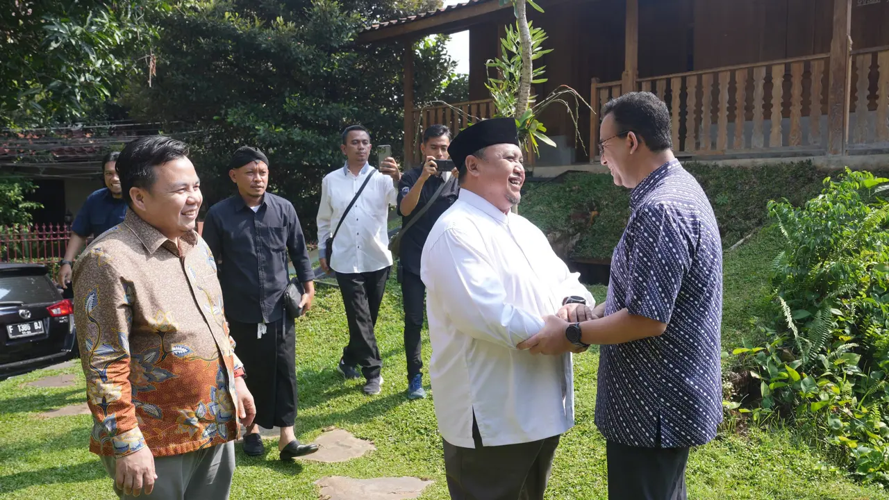 Calon Wali Kota Bogor nomor urut 02 Atang Trisnanto berkunjung ke rumah mantan calon Presiden 2024 Anies Rasyid Baswedan di rumah joglo Lebakbulus, Jakarta Selatan, Rabu (13/11/2024) (Istimewa)