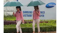 Pegawai pabrik Samsung (Sumber: Reuters)