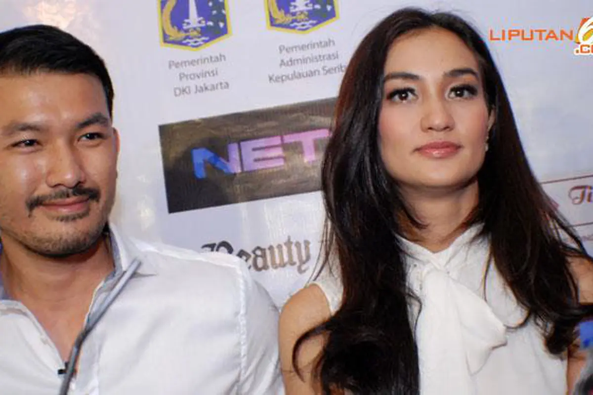 Rio Dewanto dan Atiqah Hasiholan 