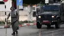 Para saksi mata melaporkan adanya konfrontasi sengit di daerah tersebut dan pengerahan besar-besaran tentara Israel untuk melakukan penangkapan. (AP Photo/Majdi Mohammed)