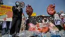 Aksi ini untuk kembali mengingatkan masyarakat terkait dampak buruk dari sampah plastik. (Juni KRISWANTO/AFP)