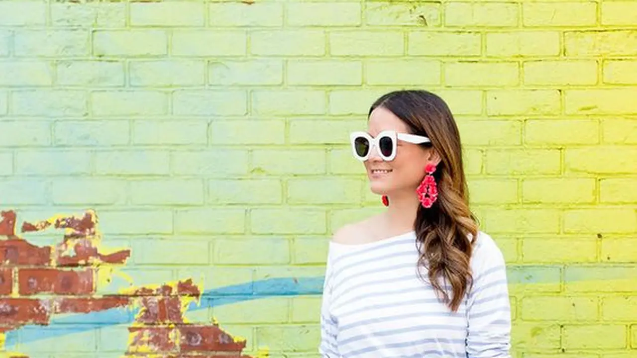 Inspirasi outfit dengan aksen ruffle