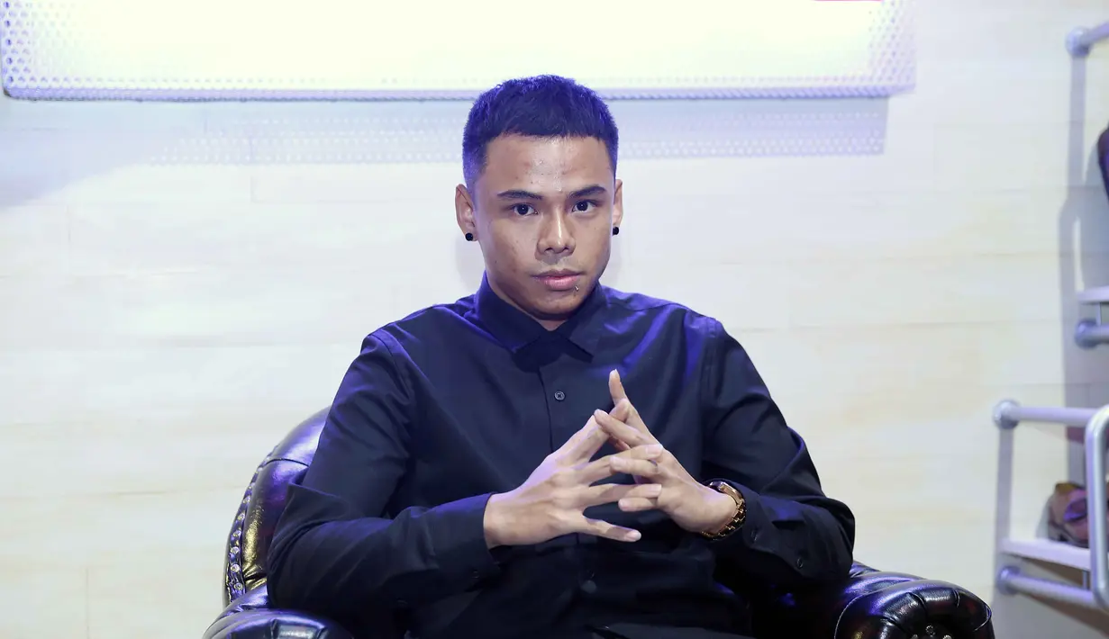 Usai mengisi acara, ia mengaku sangat senang. Disamping itu, musik yang variatif dan penonton yang datang terlihat menikmatinya. (Nurwahyunan/Bintang.com)