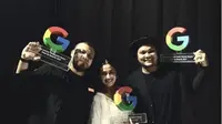Virgoun bersama Joko Anwar dan Ayu Laksmi saat menerima penghargaan dari Google. (Instagram - @virgoun_)