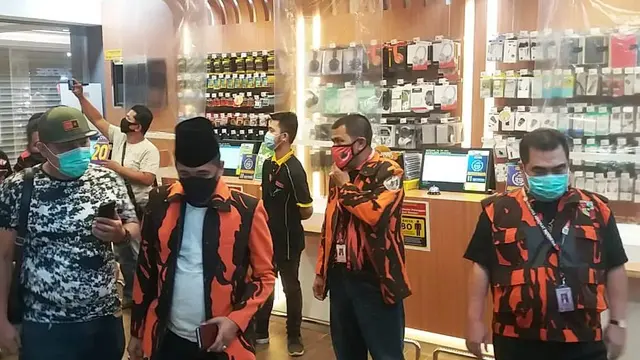 Viral Stiker Berlambang Palu Arit Dijual di Mal Palembang