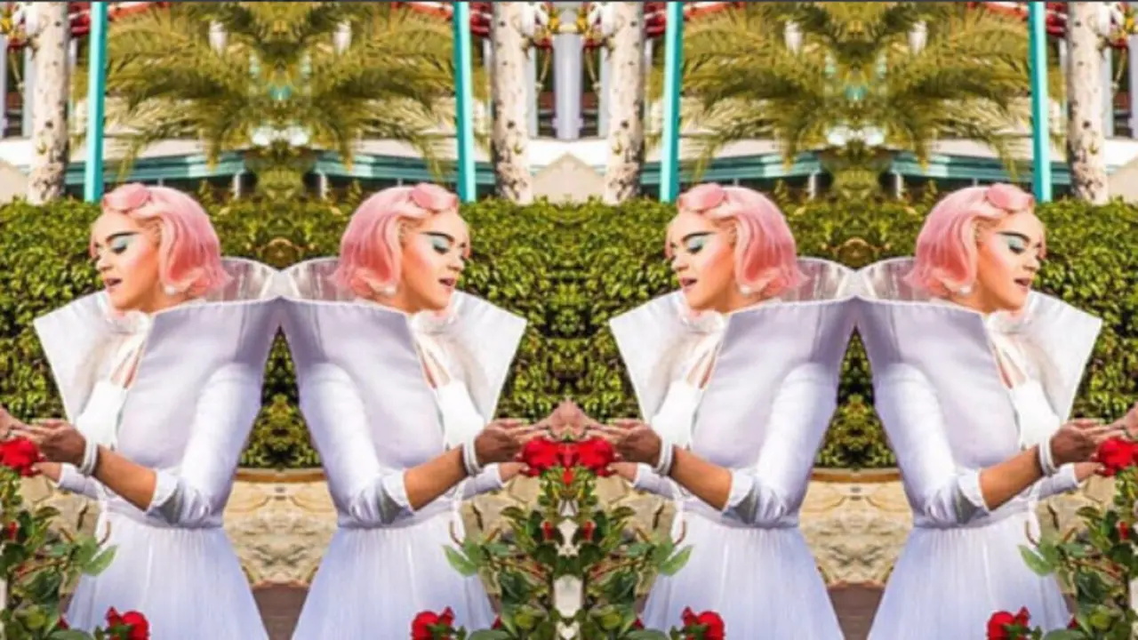Wow! Sepatu Buatan Designer Indonesia Dipakai Katy Perry
