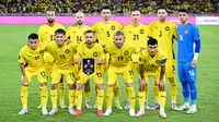 Pemain Malaysia berpose sebelum pertandingan kualifikasi Piala Asia AFC Grup F antara Malaysia dan Vietnam di Stadion Nasional Bukit Jalil, Kuala Lumpur, pada 10 Juni 2025. (Mohd RASFAN/AFP)