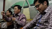 Anggota DPR Misbakhun (tengah) menyampaikan pandangannya dalam diskusi menguji efektifitas paket kebijakan ekonomi Jokowi, Senayan, Jakarta, Kamis (10/9/2015). (Liputan6.com/Johan Tallo)