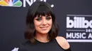Aktris cantik Mila Kunis menghadiri acara Billboard Music Awards 2018 di MGM Grand Garden Arena, Las Vegas, Minggu (20/5). Tanpa kehadiran sang suami di sisinya, Mila Kunis sukses membuat pangling banyak orang. (Jordan Strauss/Invision/AP)