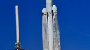 Peluncuran Europa Clipper untuk mencari tahu apakah bulan yang diselimuti es ini bisa dihuni manusia atau tidak. (CHANDAN KHANNA/AFP)