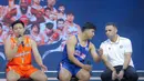 Ditambah dua pemain rookie Pelita Jaya Jakarta pada musim ini, Candra Irawan dan Russell Nyoo. Tampak dalam foto, pebasket, Andakara Prastawa Dhyaksa (kiri) memberi keterangan saat mengikuti acara perkenalan skuad Pelita Jaya Jakarta untuk mengarungi Indonesian Basketball League (IBL) 2026 di The Convergence Indonesia, Kuningan, Jakarta Selatan, Kamis (8/1/2026). (Bola.com/M Iqbal Ichsan)