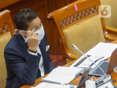 Menparekraf Sandiaga Salahuddin Uno saat rapat kerja dengan Komisi X DPR di Kompleks Parlemen, Senayan, Jakarta, Kamis (25/3/2021). Rapat membahas dampak pemotongan anggaran APBN TA 2021 sebesar Rp 300 M serta isu-isu strategis parekraf. (Liputan6.com/Angga Yuniar)
