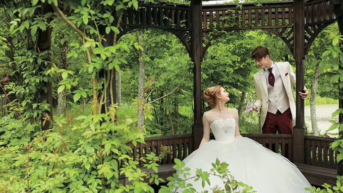 [Bintang] 10 Inspirasi Gaun Pengantin Kayak Putri Disney, Cute Banget!