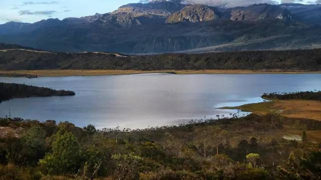 Danau di 'Atas Awan'