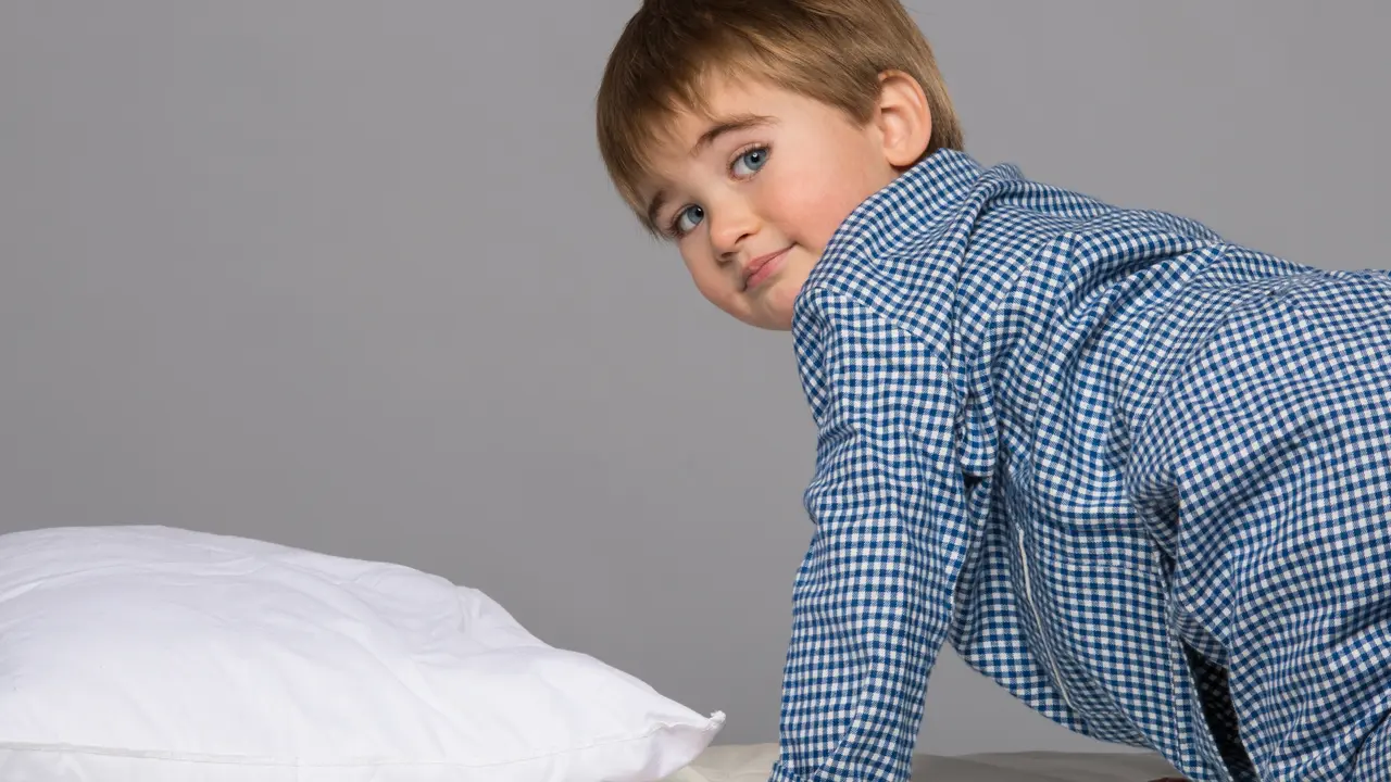 Risiko Infeksi Kulit bagi yang Terlalu Lama Tak Cuci Baju Tidur