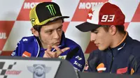 Marc Marquez dan Valentino Rossi (KAZUHIRO NOGI / AFP)