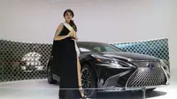 Agnes Tiffany menjadi Miss Auto Show 2017. (Herdi Muhardi)