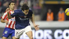 Athletic Bilbao's David Lopez heads the ball to score 2nd goal against Sporting Gijon during their Spanish King&acute;s Cup quarter final 2nd leg match at Molinon Stadium in Gijon, on January 28, 2009. AFP PHOTO/MIGUEL RIOPA