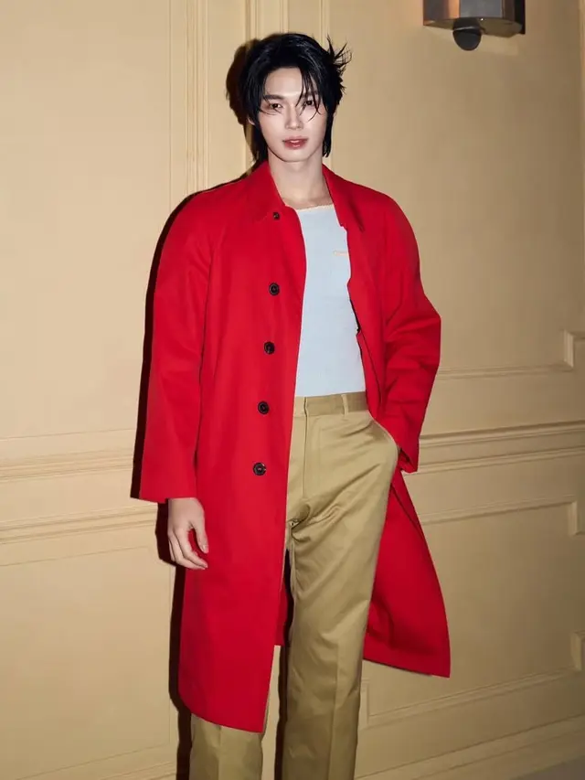 Win Metawin saat di Prada Menswear FW26. [@winmetawin]