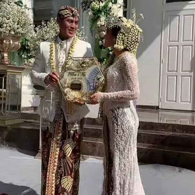 6 Momen Pernikahan Pebulutangkis Shesar Hiren Rhustavito dan Mitha Hardiyanti