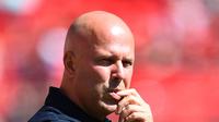 Pelatih Liverpool, Arne Slot saat laga persahabatan melawan Sevilla di Anfield, Liverpool, Inggris, Minggu (11/08/2024) WIB. (AFP/Peter Powell)