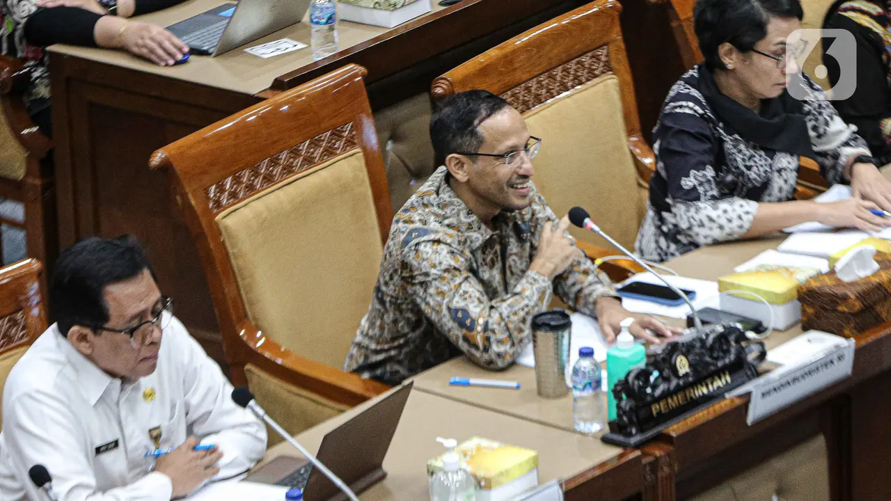 Mendikbudristek Nadiem Makarim Bahas Formasi Guru PPPK Bersama Komisi X DPR