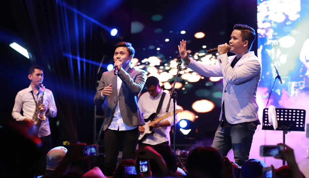 Anak komedian Sule yang dikini menjadi idola remaja itu, tampil bersama dengan Barsena. Sebagai salah satu pengisi acara, Rizky sangat mengapresiasi kegiatan tersebut. (Galih W. Satria/Bintang.com)