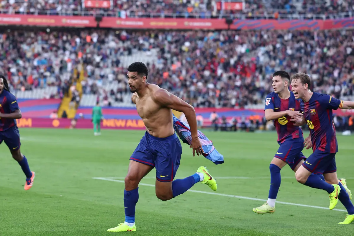 Foto: Hansi Flick Diusir Wasit, Ronald Araujo jadi Pahlawan Kemenangan Barcelona atas Girona di Liga Spanyol