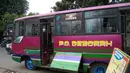 Po. Deborah yang menggunakan warna ungu (source : Kabar Penumpang)
