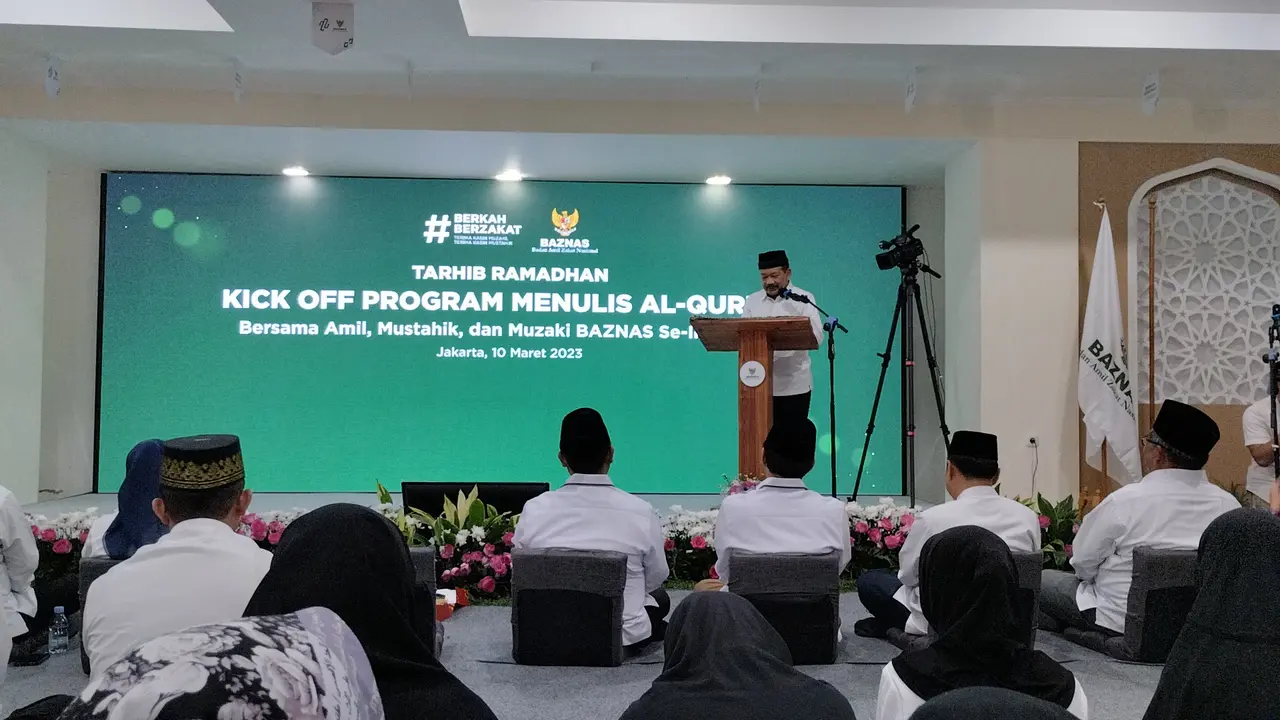 Badan Amil Zakat Nasional (BAZNAS) resmi melakukan kick off atau memulai Tarhib Ramadhan 1444 Hijriah berupa program menulis Al-Quran bersama.