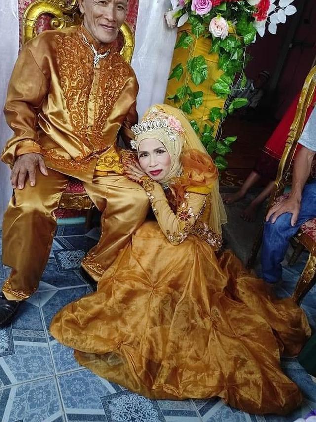 Viral Pernikahan Lansia Berusia 60 Tahun, Ini 6 Potretnya Tunjukkan Rasa Bahagia