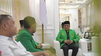Sekjen DPP PPP Muhamad Arwani Thomafi saat menyerahkan Surat Keputusan (SK) Kepengurusan Dewan Pimpinan Wilayah (DPW) PPP Provinsi DKI Jakarta. (Istimewa)
