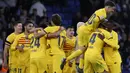 <p>Para pemain Barcelona melakukan selebrasi usai pertandingan sepak bola La Liga Spanyol antara Espanyol dan Barcelona di Stadion RCDE, Barcelona, Spanyol, Minggu (14/5/2023). (AP Photo/Joan Monfort)</p>