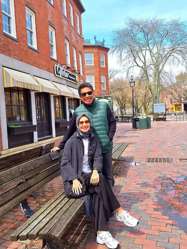 Alya Rohali di Amerika bersama suami, Ramzy Rachbini (Instagram/arohali)