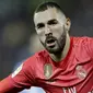 Striker Real Madrid, Karim Benzema, melakukan selebrasi usai membobol gawang Leganes pada laga La Liga di Stadion Municipal Butarque, Senin (15/4). Kedua tim bermain imbang 1-1. (AP/Bernat Armangue)